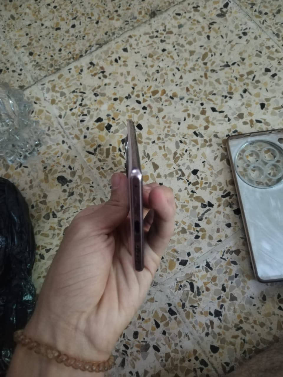 جهاز نظيف مابي اي خلال مامفتوح الذاكره 512 السعر الجهاز 450 بي مجال بصيط تواصل عل هاذا رقم ***********

نص مكتوب في الصور:
- هاتفي XOS 15.1.2 استنادًا إلى Android التحقق من التحديثات اسم الجهاز Infinix ZERO 40 التخزين ١٤٣ غ.ب / ٥١٢ غ.ب الطراز Infinix X6860 وحدة المعالجة المركزية Helio G100 RAM 8.00 GB+5.00 GB الكاميرا الخلفية 108M OIS+50M+2M الكاميرا الأمامية 50M البطارية 5000mAh