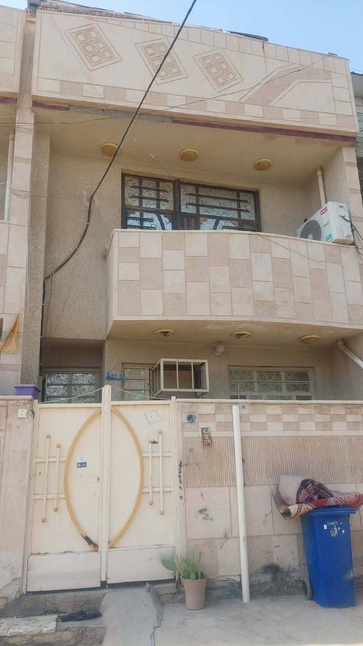 السلام عليكم دار للبيع مساحه ٧٠ متر مناصفه شارع عرض ٨ امتار مكان البيت شارع سعد ابو الجمله او صيدلية طوق الماس قبل جامع ابي الزهراء بفرع للاستفسار ***********
