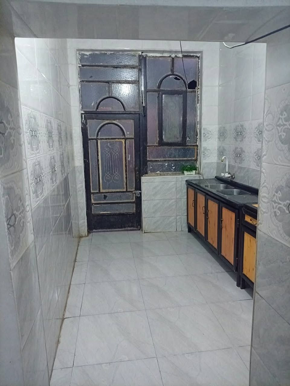 السلام عليكم بيت للبيع طابقين زراعي سند 25 يحتوي على 3 غرف نوم مساحة البيت 138 واجهية 7 متر طابق الثاني سيراميك كامل والأراضي سيراميك 
الموقع بابل الحلة مفرك عنانة سنجار مقابيل شارع 100 خلف معمل التأنكيات 
مكلف بالنشر للاستفسار ‏‪***********‬‏
