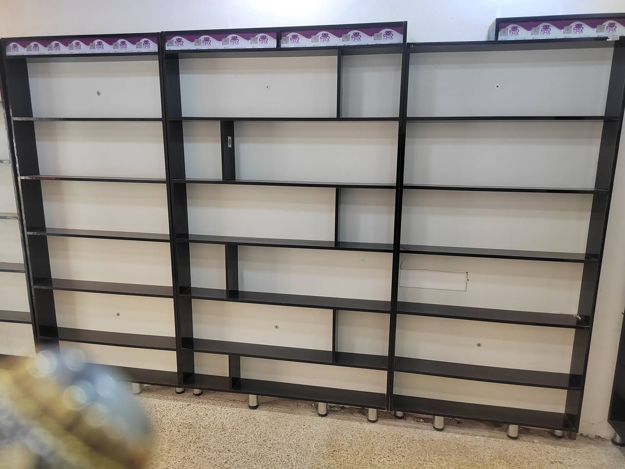 السلام عليكم ديكور رفوف للبيع  قياس عرض الديكور 4 أمتار 20 سانتي وارتفاع مترين و 25 سانتي + فاترينه تعليك اكسسوارات عرض  متر 65 سانتي ارتفاع مترين و 25 سانتي السعر الكلي 600 الف مكاني جانب الأيمن حي 17 تموز
***********
***********
