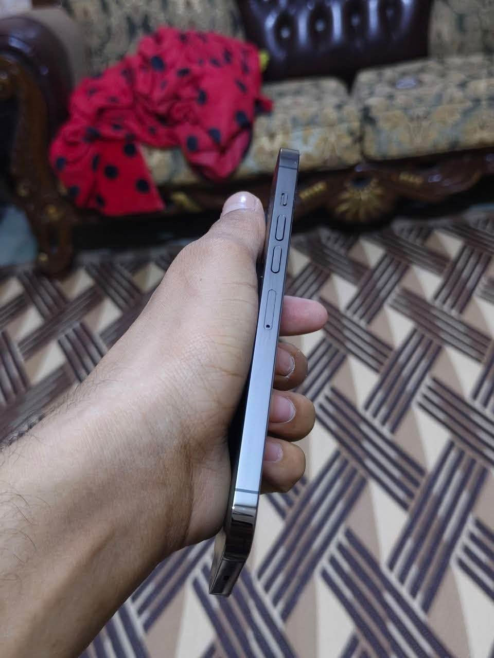 13 pro max
الجهاز قوي جدًا ونظيف

الجهاز نظافته تقريبًا 95%، مشتريه قبل سنة من شركة الهاجر، والجهاز استخدامه نظيف وما متعوب.

قبل أسبوع تعرض لسقوط وتم تبديل:

• الشاشة - جديدة ونوعية جيدة لكنها غير أصلية.

• البطارية - جديدة افضل نوعية موجودة بالسوق من

Estore شركة

• الكاميرات - أصلية.

ملاحظات الجهاز بكل وضوح:

• توجد منطقة محددة من الشاشة لا تستجيب للمس.

• زر الباور لا يعمل، لكن يمكن تشغيل وإطفاء الجهاز من خلال النظام بشكل طبيعي.

• باقي الجهاز يعمل بشكل طبيعي.

• لا يوجد تقطيع أو تعليق أو مشاكل بالأداء.

• الجهاز قوي جدًا وممتاز للألعاب.

• الجهاز على إيدي واستخدامه نظيف.

السعر: 375 ألف دينار

يوجد مجال بسيط جدًا للتفاوض للشاري .

الرجاء عدم المراسلة الموشراي المبالغ جميع ملاحظات الجهاز ملاحظات الجهاز موضحة بكل صراحة.

‏السعر350 وبي مجال للشراي
*********** واتساب
