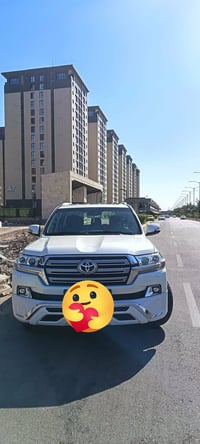 لاندكروز بريم • ٢٠١٨ • ماشيه ٧٥٠٠٠