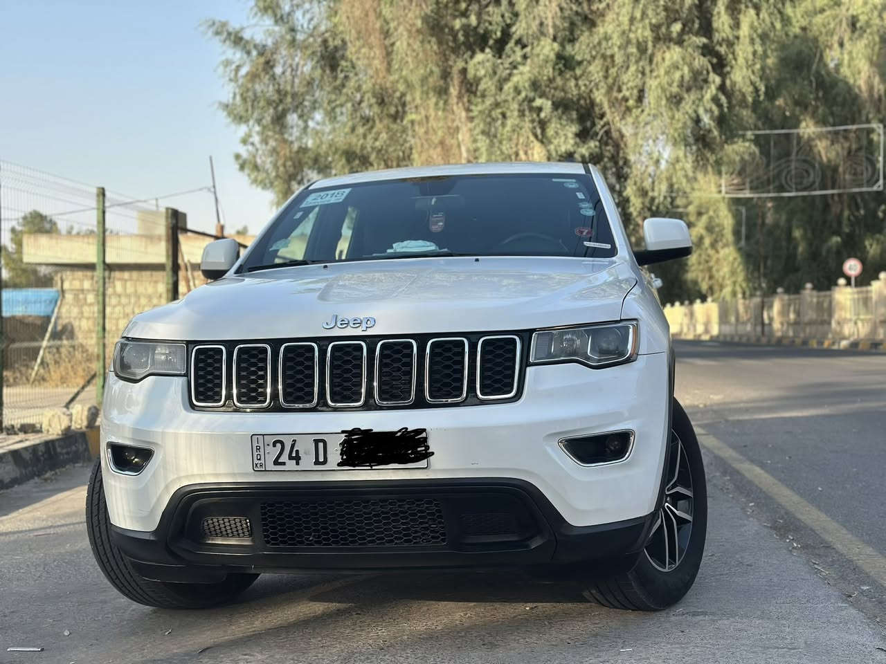 جيب كراند شيروكي امريكي ( لاريدو ) 2018 
كلين بدون ضرر
السعر 225 $ 
مكان السيارة موصل 
للتواصل اتصال أو واتساب /  ***********
