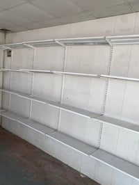 للبيع  رفوف جدارية  عوارض عدد ٤  مكان بغداد الدورة 07806325846