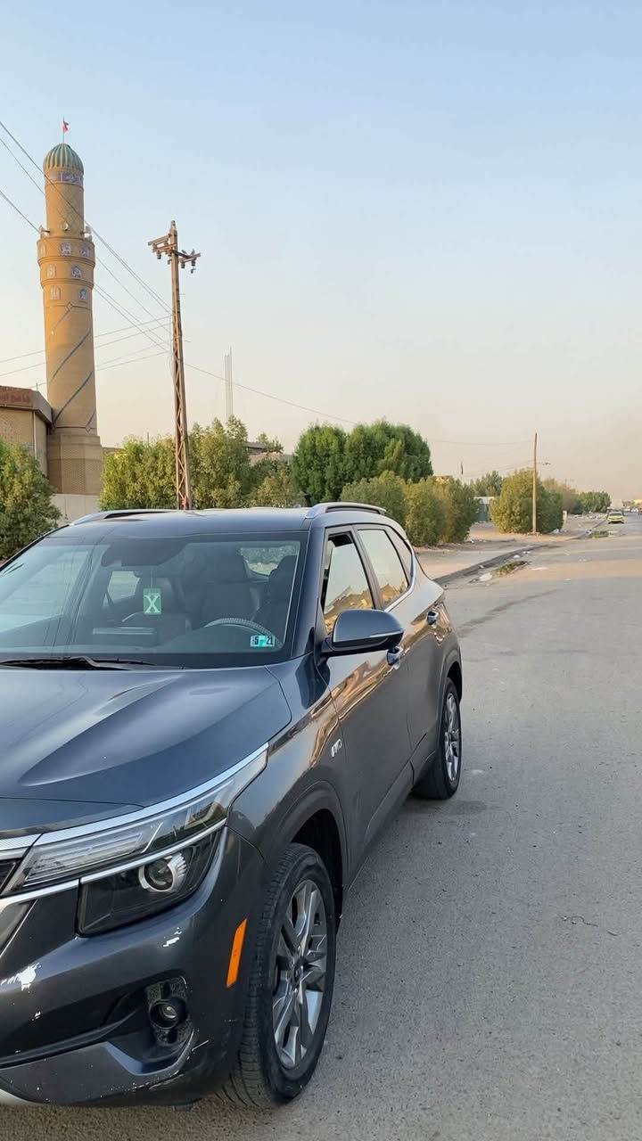 السلام عليكم Kia سيليتوز 2021 للبيع
السيارة حادثها بامريكا موضح بالمنشور ونطخ بيها بابين بالعراق جهة عكس السايق ماشية136M كيرها محور AT قبل يومين كامله مابيها اي نقص 
مواصفاتها معروفه نص فول 
السعر 125$ وبيها مجال للطيين 
مكانها بغداد البلديات للاستفسار ***********

نص مكتوب في الصور:
- ١١:٤٠
- ١ من ١٠ الرجوع إلى الوراء
- عالية الدقة.