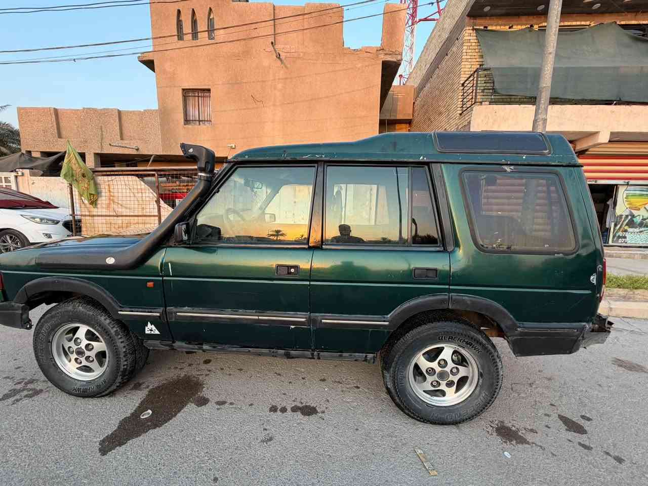 ديسكفري للبيع موديل ١٩٩٣ محرك ٤٢٠٠ كير أوتوماتيك السنوية لل٢٩ السنوية باسمي  محرك كير أكسل جديد  تخم تاير   السعر ٣٥$ وبيه مجال قليل  العنوان واسط العزيزية الرقم ***********
