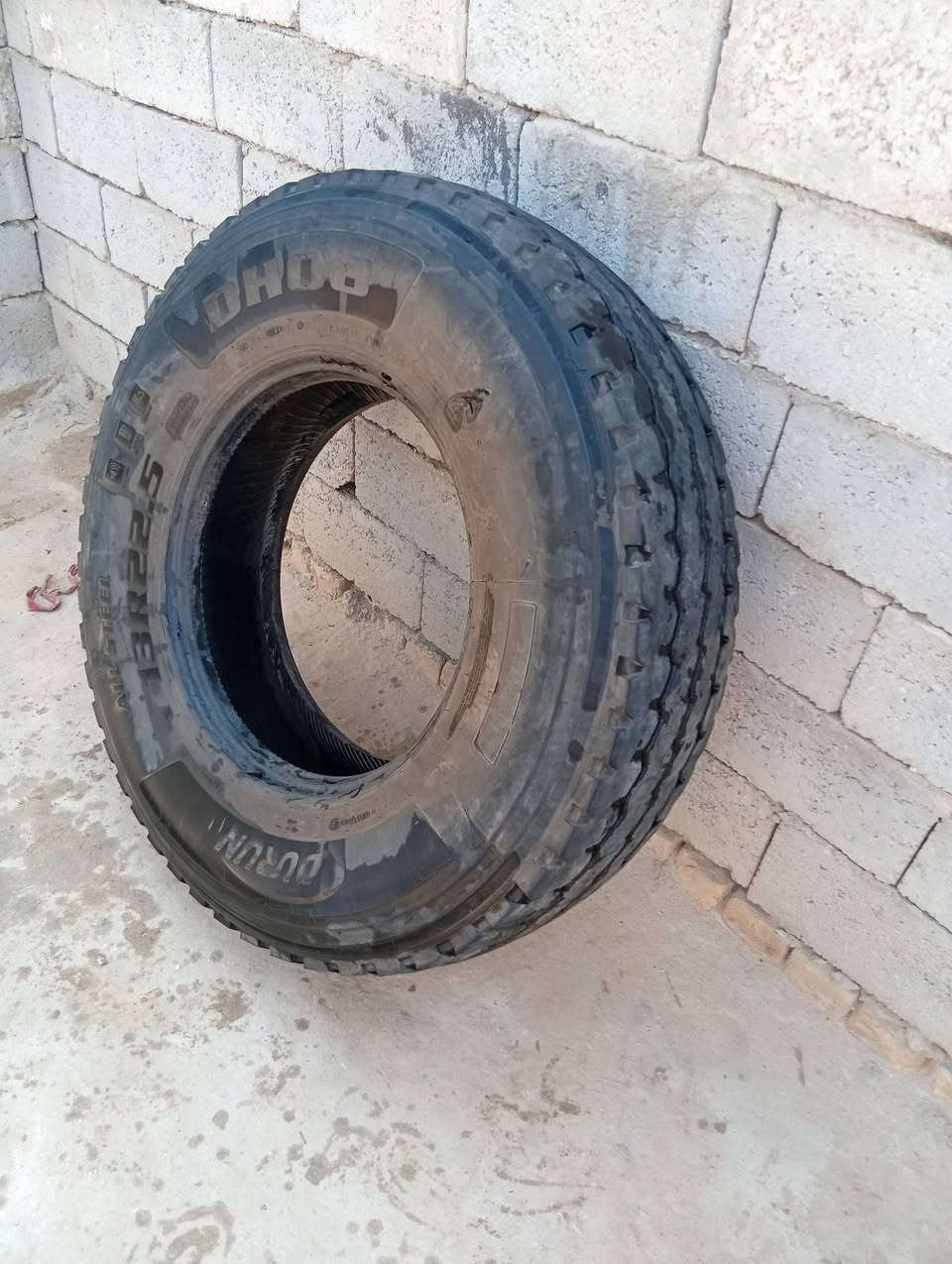 تايل للبيع نص عمر نضيف حجم 1220 
مكان نجف مشخاب ***********
