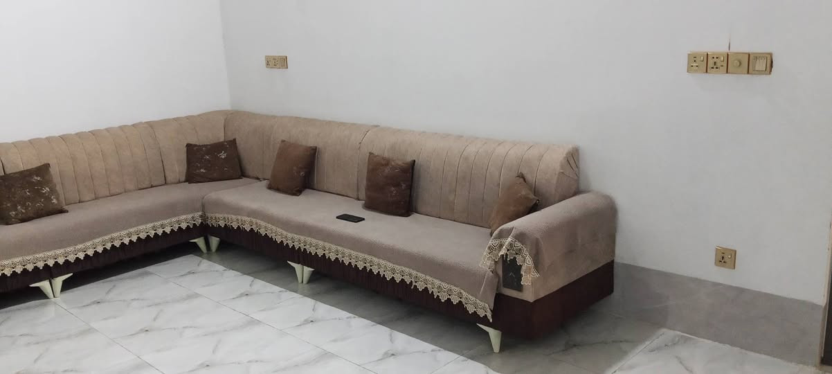 سلام عليكم عندي تخم اللبيع 11مقعد مابي اي ضرار سعر 275وبي مجال الطيبين مكان ديالى بعقوبه نحي بهرز خاص مفتوح الستفسار رقم ***********
