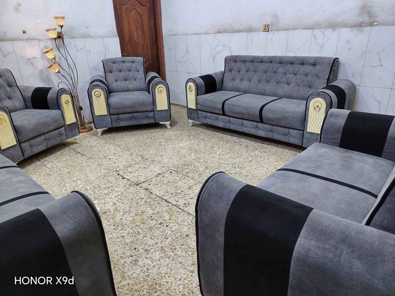 تخم تكمه نظيف جدا مقعده بلوك أسود 10مقاعد ب240الف وبي مجال المكان الوشاش *********** يوجد توصيل بكروة يوجد واتس اب

نص مكتوب في الصور:
- HONOR X9d
