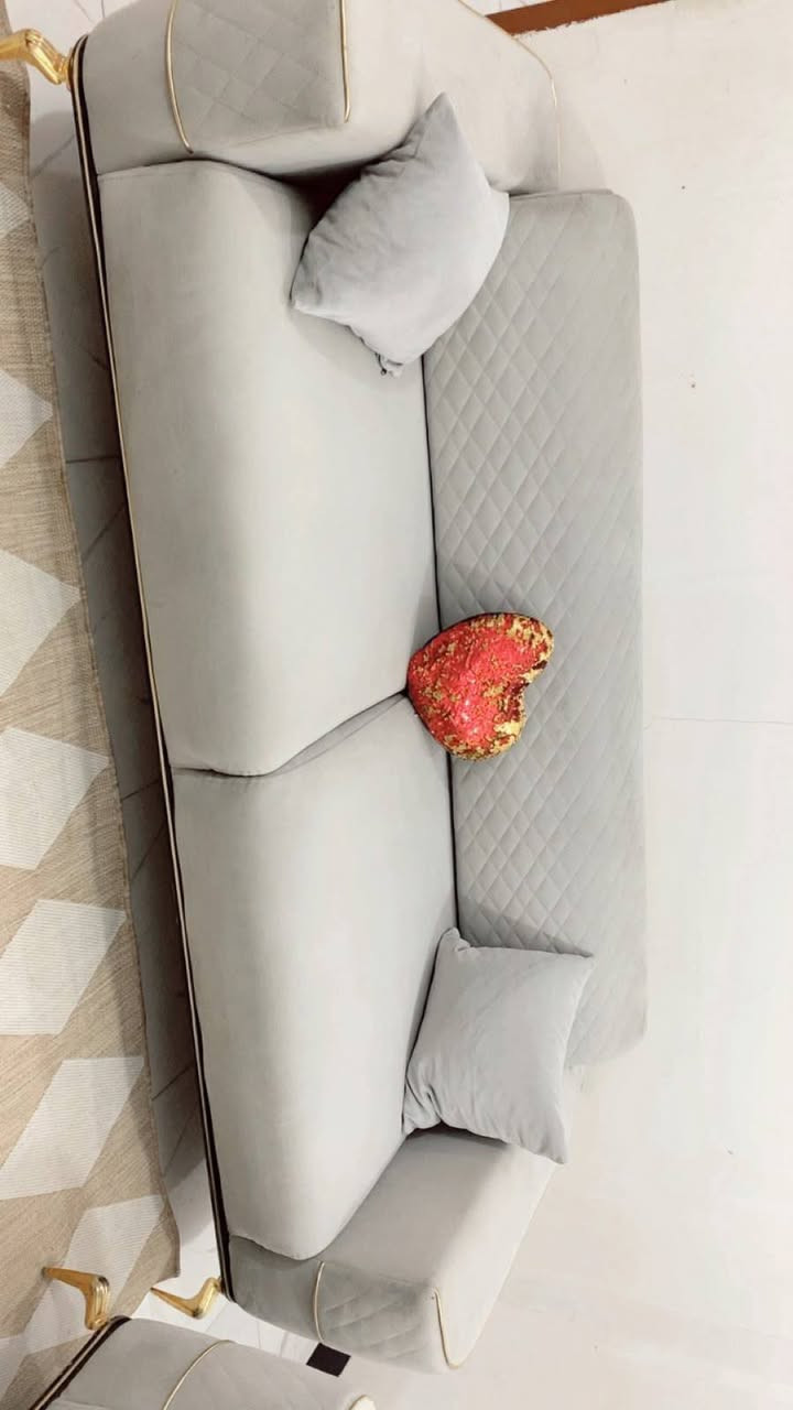 طقم ولا اجمل من هيك
***********
