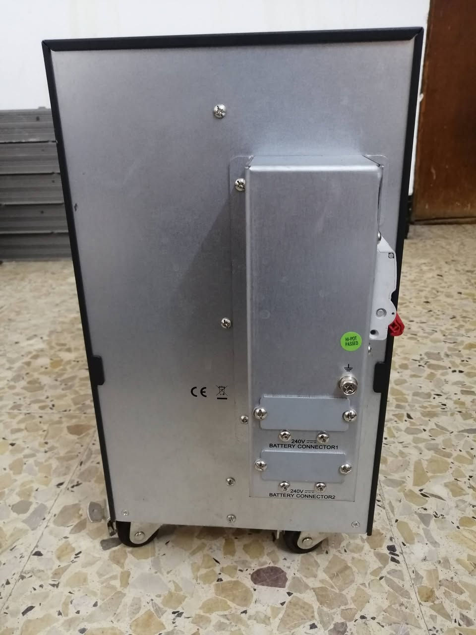 السلام عليكم
UPS APC 6KV ONLINE
جهاز جديد غير مستخدم
ويا بكج البطاريات ياخذ 20 بطارية (12 فولت 9 امبير) 
فارغ بدون بطاريات 
سعره 500 الف 
مكاني بغداد حي اور
***********
