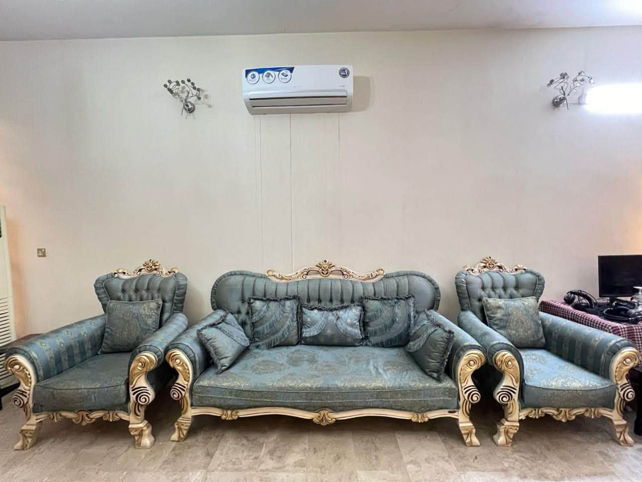 سيت تخم تركي
تخم تركي عدد المقاعد ١٠ استخدام جدا قليل

مع السيت طبلات موضحة بالصور مع البردات ٣ قطع

السعر مليون و بيه مجال

*********** واتس
