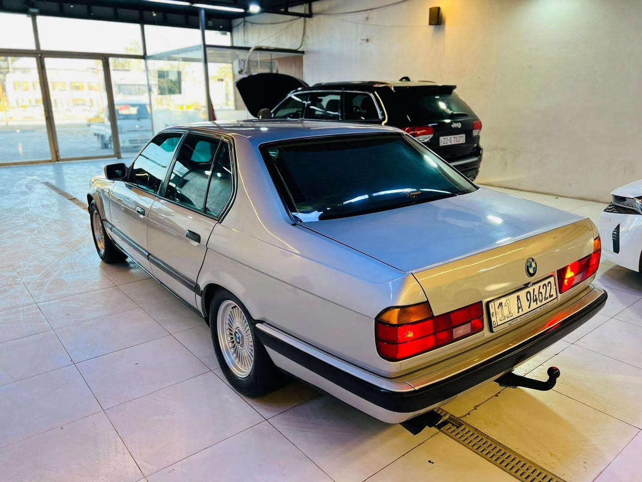 بي إم دبليو 735i • ١٩٩٠ • رقم بغداد