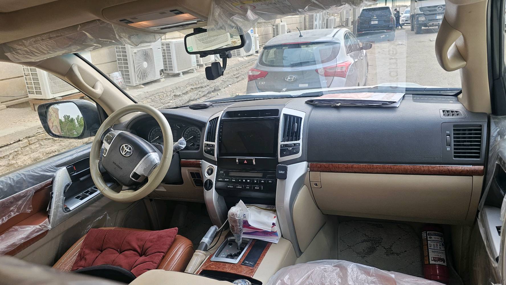 لاندكروز موديل ٢٠١٣ كامل مواصفات بدي مكفول السياره جاهزه من كل شي بأسمي شخصيآ رقم بصره تواجد السياره الناصريه الشراي يتفضل خاص او الأتصال ***********
