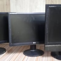 شاشات حاسبات عدد ٣ وحدة حجمها ١٧ واثنين حجمهن ١٩ الوحدة ب ١٠ الاف دينا...