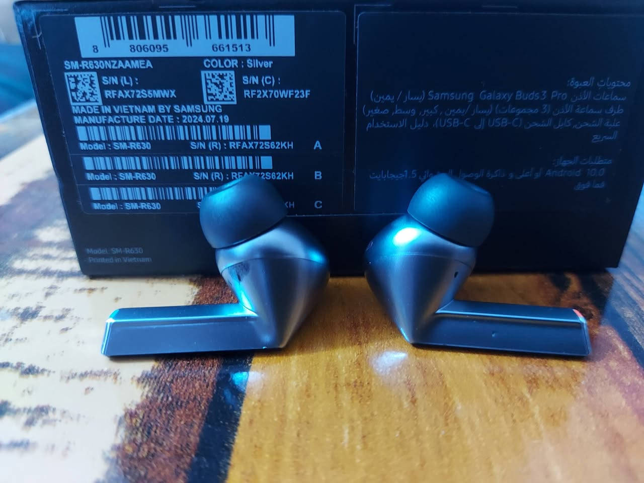 Samsung galaxy buds 3 pro
مستعملة نظيف اصلية بيهة بس اثار استخدام مبينة بالصور بسبب الحركة 
الباتري ممتاز عزل الصوت كلش قوي اغراضهة كاملة 
السعر ١٥٠ الف بيهة مجال 
مكاني بغداد الدورة 

***********
