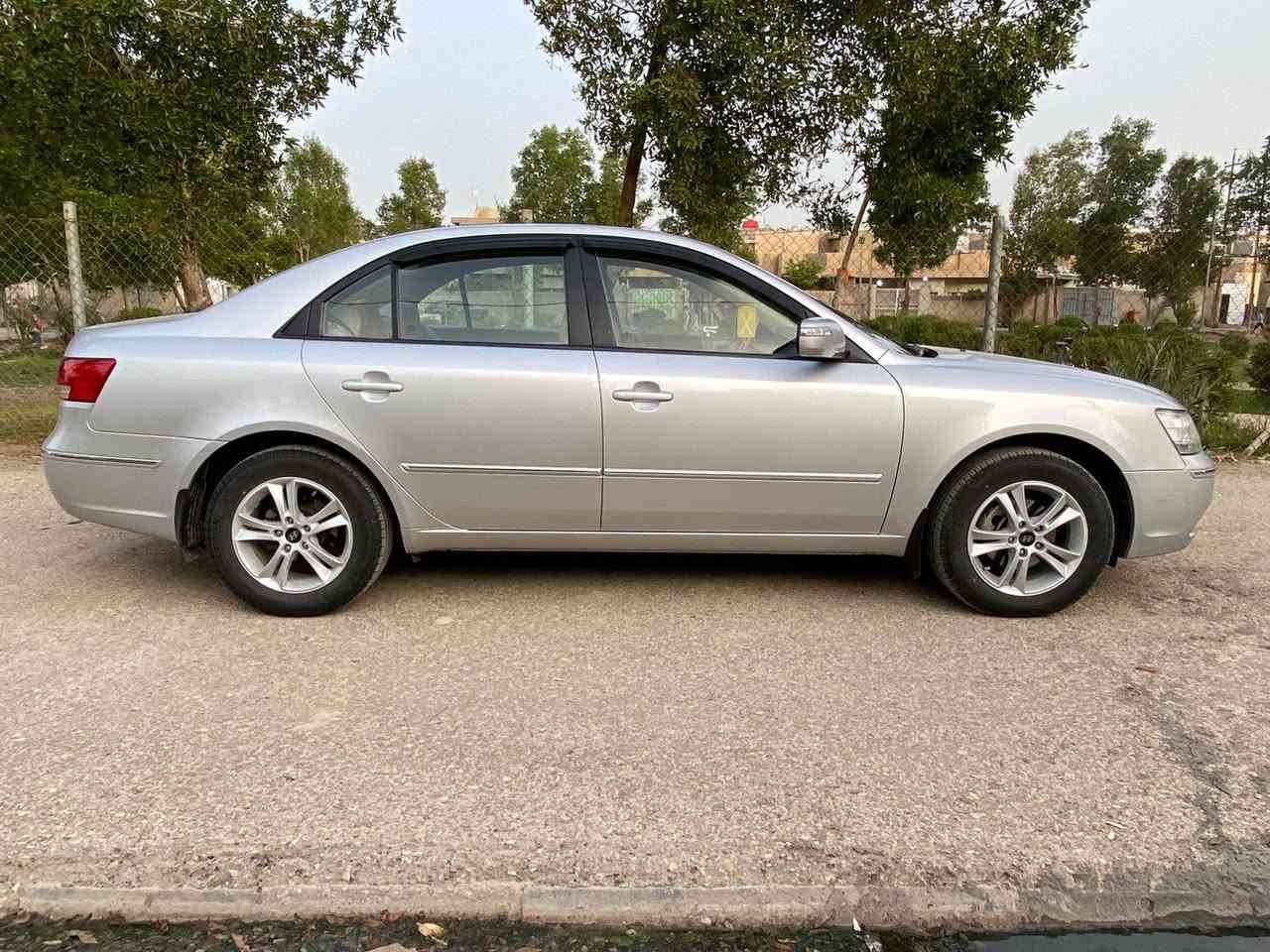 سلام عليكم سياره سوناتا للبيع موديل 2010 سياره ماشيه 164 الف سياره اربعه سلندر مكينه 2400  رقم بغداد سياره نضيفه بيه بل بنيد ضربه بسيطه بل بنيد سياره تبريد شغال سبير مال شركه شرط مامفتوح . تحويل مباشر . سعر السيارة 135ورقه وبيه مجال للطيبين . اذا حاب تتصل هذا الرقم ***********.
