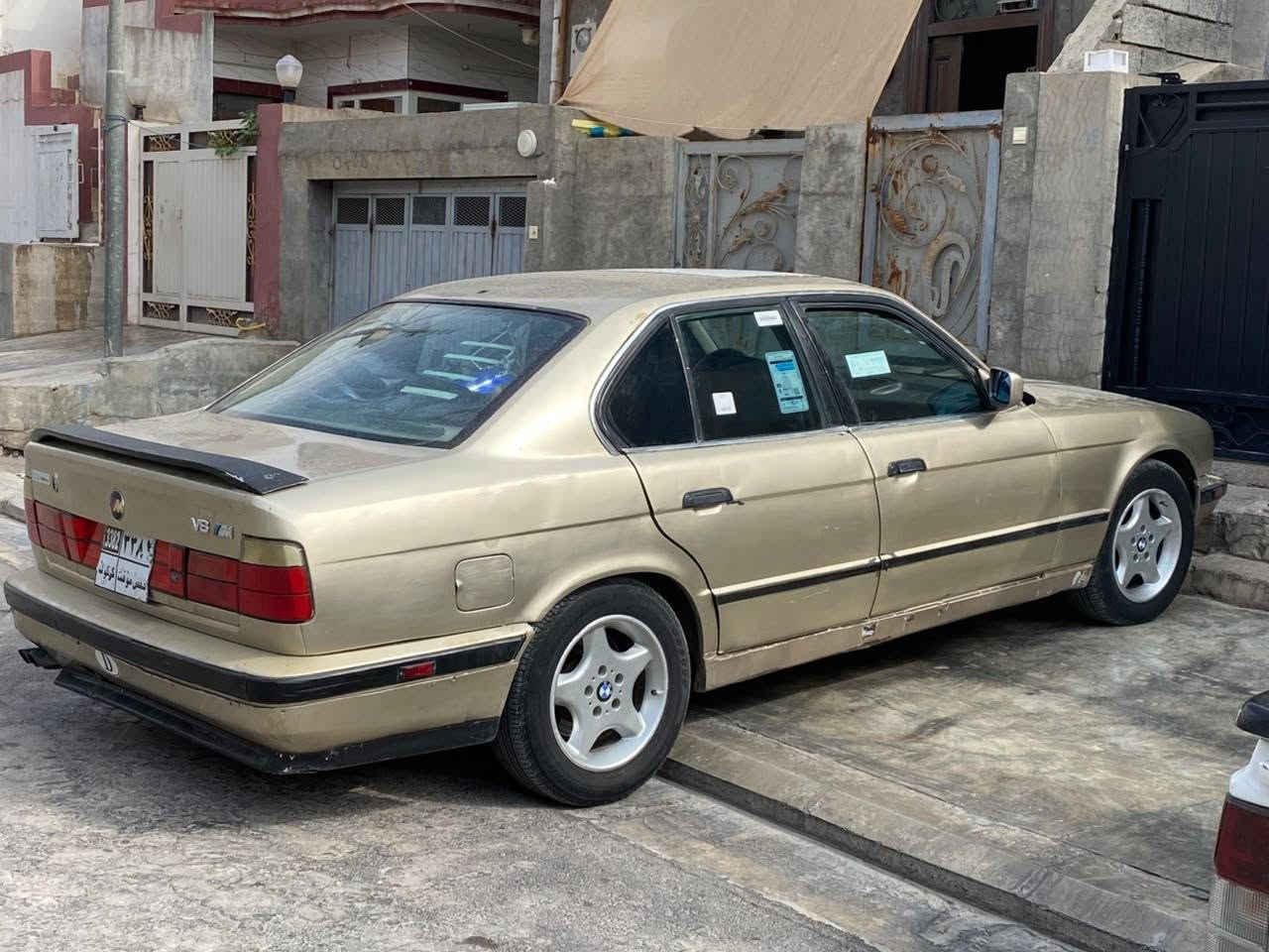 بي ام دبليو ٥٢٥ • ١٩٩٠ • جير عادي