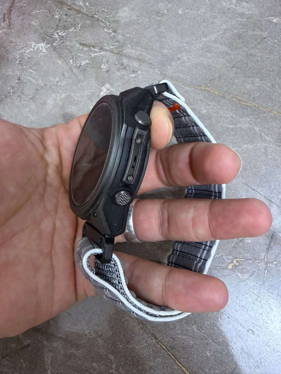 السلام عليكم احبتي لعشاق الفخامه توفر الان ساعة Garmin Tactix 8 Sapphire AMOLED 51 mm Titanium ساعة تحتوي على سير عدد 2 عسكري و ربل  مع كافة ملحقاته نضافه 100‎%‎
السعر مليون و850 الف 
سعر الجديد 2 مليون و170 الف
لتواصل يرجى الاتصال على هذا الرقم***********
