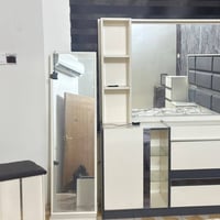 غرفه نوم  للبيع  جديده غير مستعمله نهائياً  ثمانيه (8) قطع بدون اي خدش...