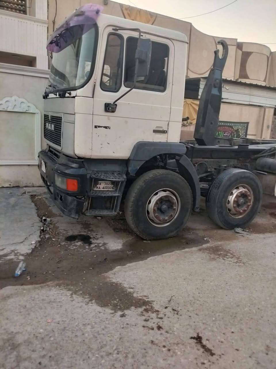 سلام عليكم مان موديل 2000 مجموعه ام الربل شاصي عالي 
عكرب بلادي كير مكينه مكفولات. للبيع او مراوس ب قلاب حسب القناعه. 
للستفسار. لاتصال 
***********
***********
