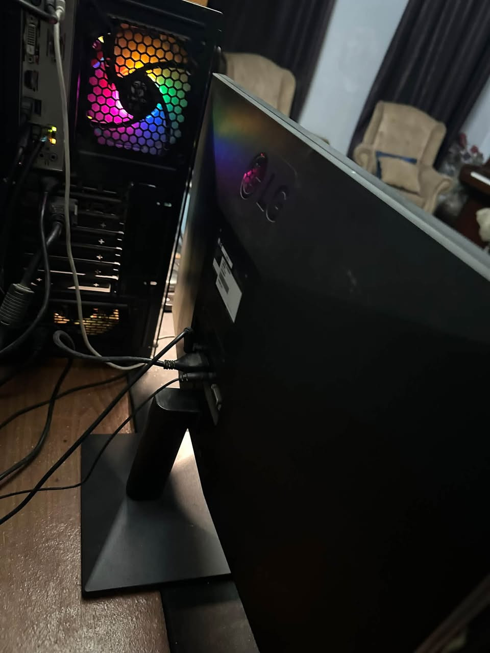 السلام عليكم
شاشة lg للبيع
75hz
نضيفه مابيها شخوط ولا ضرر 
Hdmi و Vga 
السعر 80
مكاني بغداد الغزالية
***********
