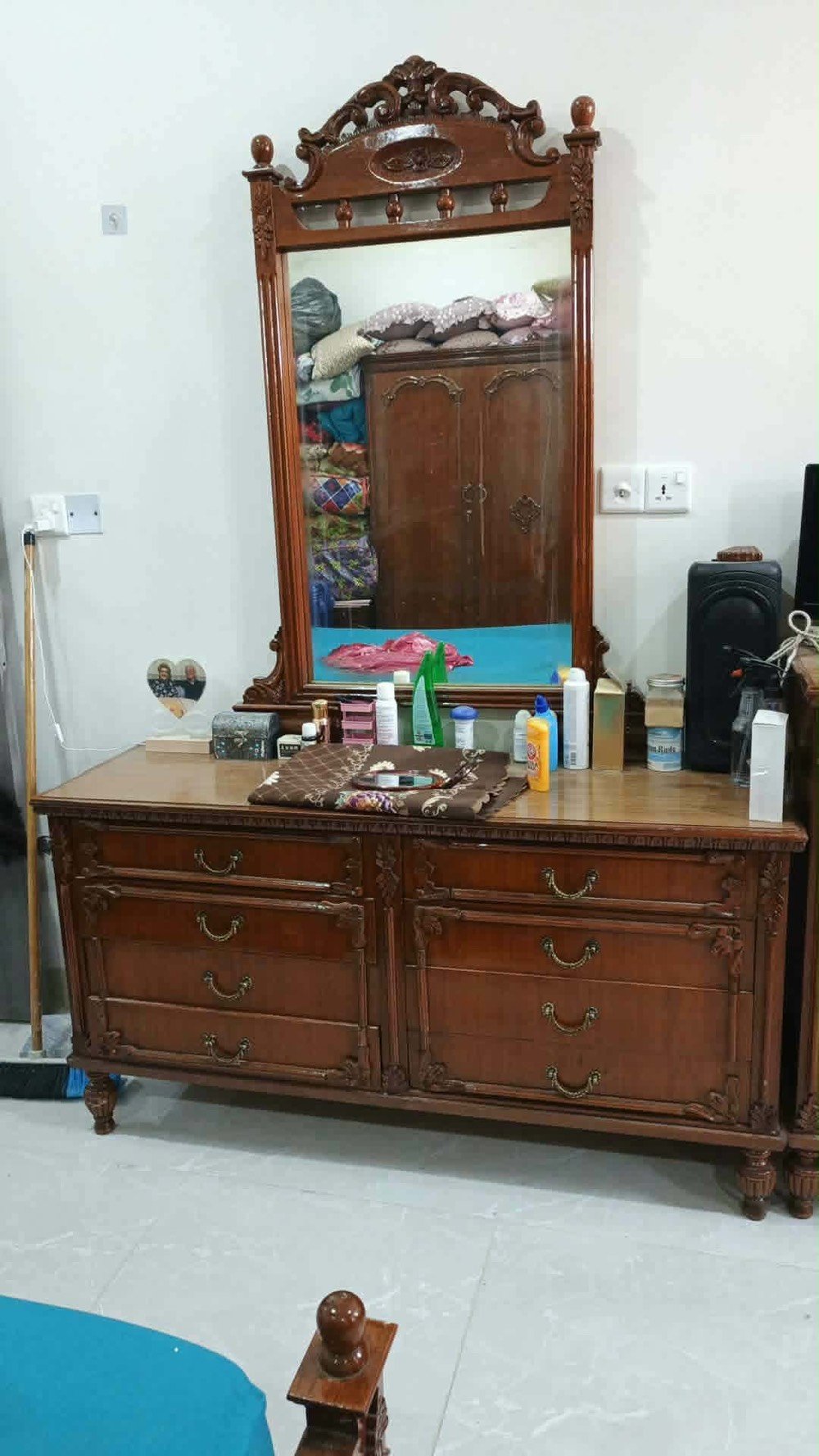 غرفه نجاره عراقية تفصال 7 قطع صاج داخل وخارج بدون اي ضرر او خدش كلش نضيفه داخلها نضيف تكمه غرفه مرتبه 
700 وبيها مجال 
بغداد الدوره البعيثه