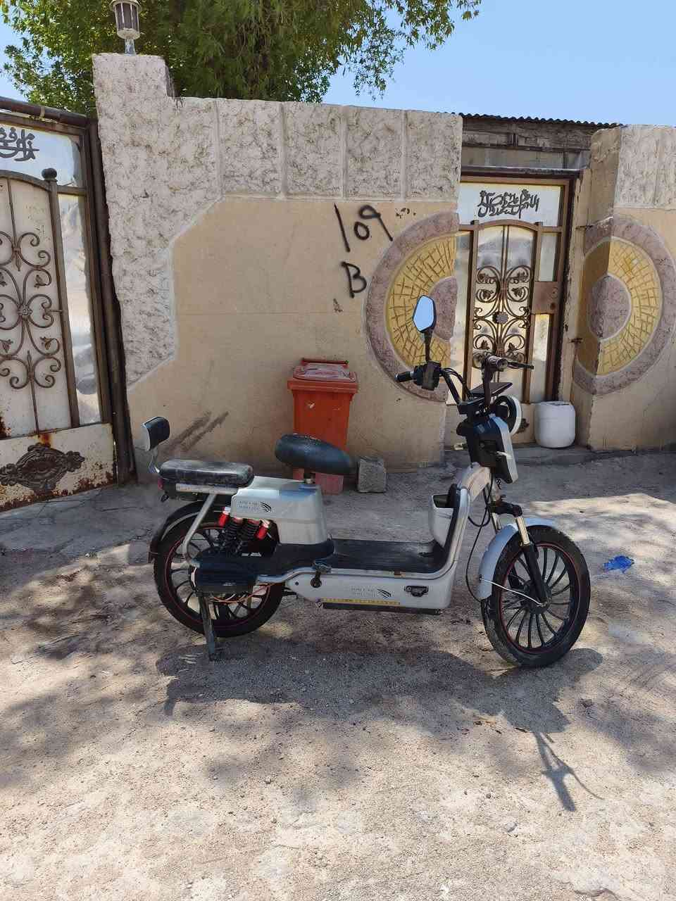 دراجه شحن R9 موديل 24 نظافتها شوف العين حلوه عوزها بطاريات فقط الباقي كلشي شغال بيها حتى تايراتها جدد شادهن 150 وبيها مجال الشراي يتصل مكاني الزبير *********** الزبير, البصرة
