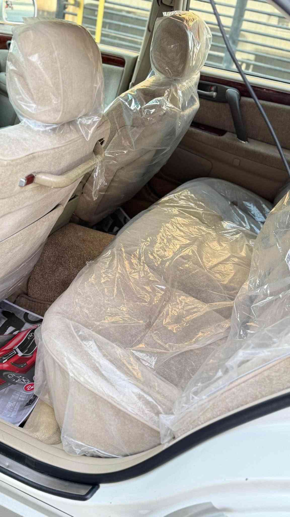 ملكه 2000 اصل لون ابيض صدفي رقم بصره وهزه وسنويه جديده 2031 بسمي 
مكفوله من كلشي من الكصه والنقل جثه وكافه الاصواليات والضربة وكافه الرسميات سياره جديده وجاهزه من كلشي مكينه VVT-i 3000
داخل عسلي مواصفات 3دكم السعر 125
الاستفسار *********** عنواني البصره خور الزبير البصرة, العراق

