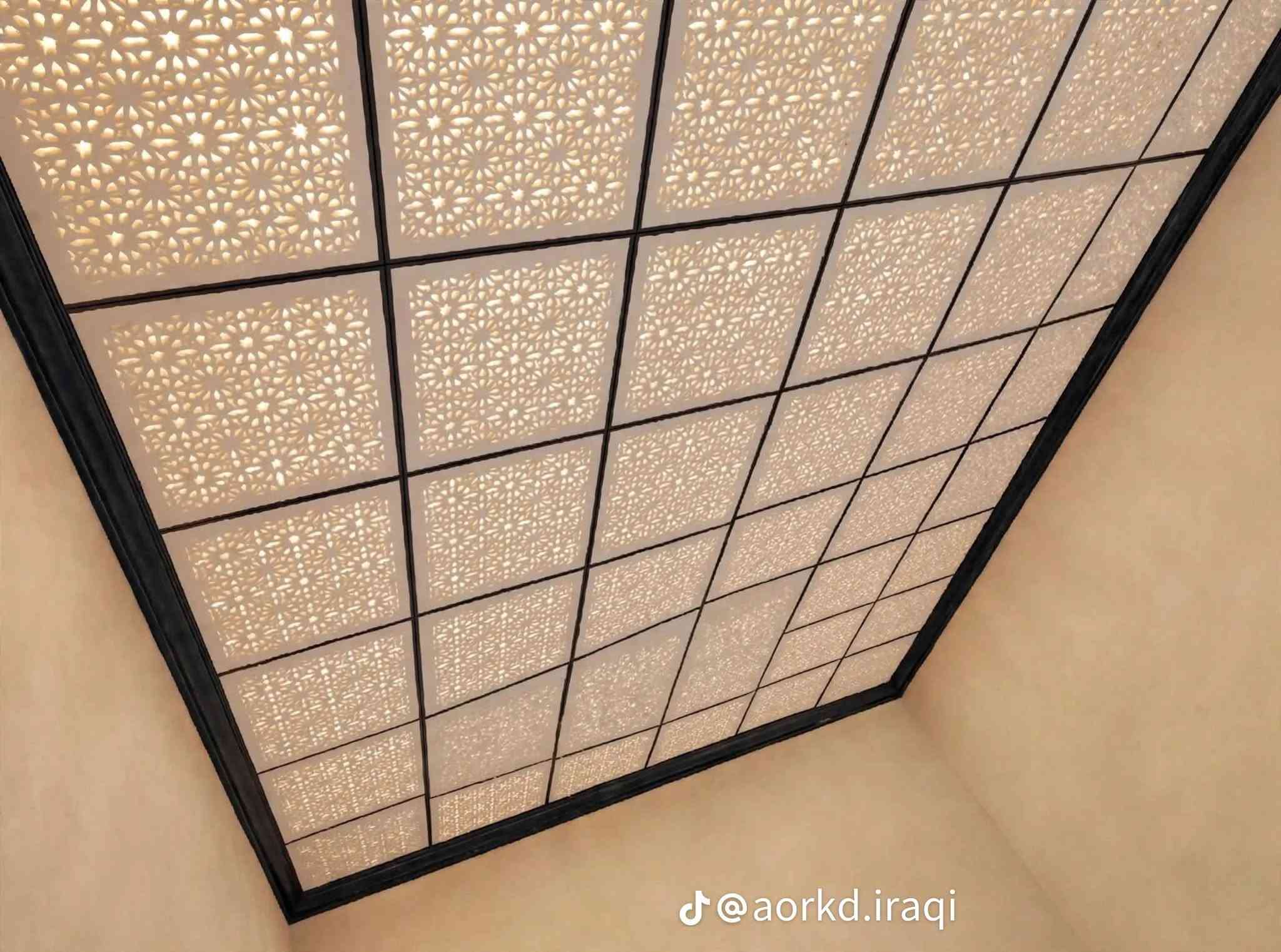 السلام عليكم صباغ متفرغ شغلي صبغ ورق جدران بديل الرخام بغداد مراسله عل خاص ***********

نص مكتوب في الصور:
- @aorkd.iraqi