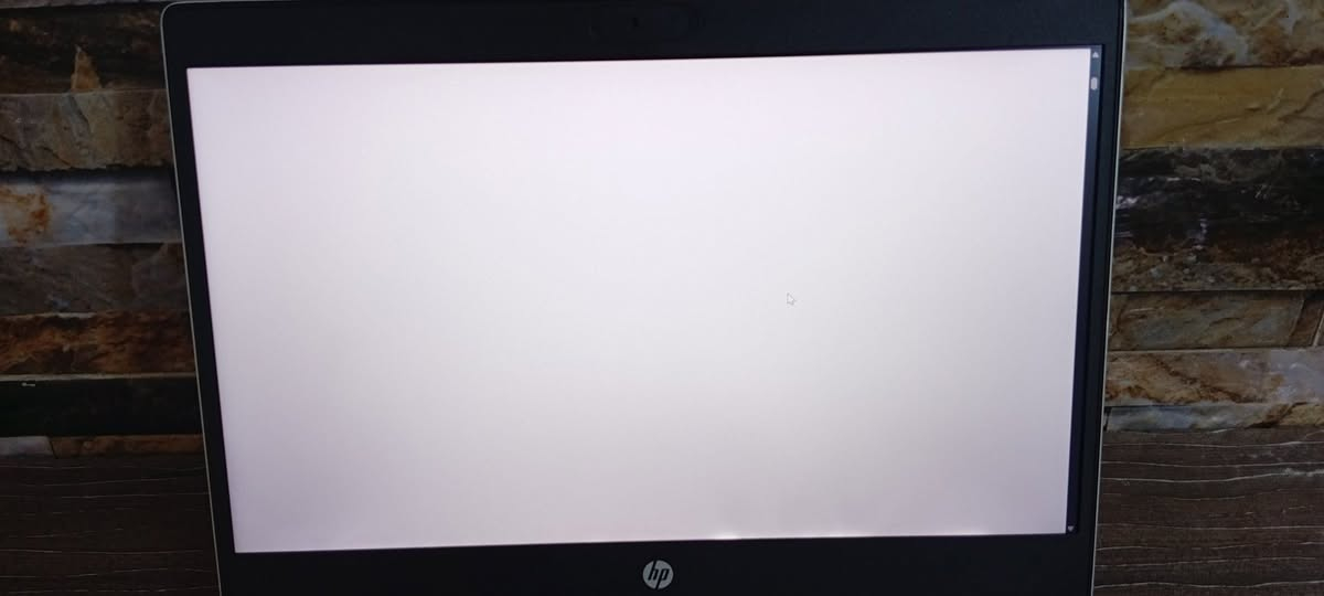 السلام عليكم 
لابتوب hp probook 445 g9 للبيع بحالة جيدة
المواصفات:-
معالج ryzen 5 4500u مع كرت شاشة vega 6 

معالج قوي للتصفح و البرمجة و الوورد و يقدر يشغل العاب مثل gta v و cs 2 و resident evil 7  باعدادات حلوة و فريمات 60-40 

رام 8 جيجا ddr4

هارد ssd 256g

بطارية تمشيك 3 ساعات تصفح 

بلوتوث و wifi 6

كيبورد عربي انكليزي

نظام ويندوز 11 pro مفعل مدى الحياة

يحتوي كامرة  و معه حقيبة و شاحن 90 واط 

حزمة مايكروسوفت اوفيس 

و مثل ما موضح بالصور يحتوي شخطة بالهيكل لكن ما مؤثرة على الاستخدام

السعر 450 الف و بي مجال للشراي
مكاني بغداد/مدينة الصدر /الحميدية 
الرقم واتساب ***********

نص مكتوب في الصور:
- الإعدادات BLU حساب محلي الصفحة الرئيسية النظام Bluetooth والأجهزة الشبكة والإنترنت إضفاء طابع شخصي التطبيقات الحسابات اللغة والوقت الألعاب إمكانية الوصول الخصوصية والأمان Windows Update النظام ، حول العثور على إعداد المعالج AMD Ryzen 5 4500U with Radeon Graphics 2.38 GHz ذاكرة RAM المثبتة ٨,٠٠ غيغابايت السرعة: ٢٤٠٠ MT/s بطاقة الرسومات 496 MB AMD Radeon(TM) Graphics مساحة التخزين 238 GB تم استخدام ١٤٣ GB من ٢٣٨ GB إعادة تسمية هذا الكمبيوتر نسخ معلومات الجهاز اسم الجهاز DESKTOP-561QNF9 HP ProBook 445 G7 اسم الجهاز DESKTOP-561QNF9 المعالج AMD Ryzen 5 4500U with Radeon Graphics (2.38 GHz) ذاكرة RAM المثبتة ٨,٠٠ غيغابايت (٧,٤٠ غيغابايت مستخدم) بطاقة الرسومات AMD Radeon(TM) Graphics (496 ميغابايت) مساحة التخزين تم استخدام ١٤٣ GB من ٢٣٨ GB معرف الجهاز C6022223-5EC5-4741-B1D2-6CF93DDCA0CF معرف المنتج 00330-53435-77222-AAOEM نوع النظام نظام تشغيل بإصدار ٦٤ بت ومعالج يستند إلى x64 القلم واللمس لا تتوفر إدخالات باللمس أو بالقلم لجهاز العرض هذا 34°C
- معلومات Windows الإصدار الإصدار Windows 11 Pro 25H2 تم التثبيت في ٢٠٢٦/٠٨/١٥ إصدار نظام التشغيل ٢٦٣٠٠,٩٤٥٧ حزمة الميزات حزمة تجربة مزايا Windows 1000.26100.360.0 اتفاقية خدمات Microsoft شروط ترخيص برامج Microsoft