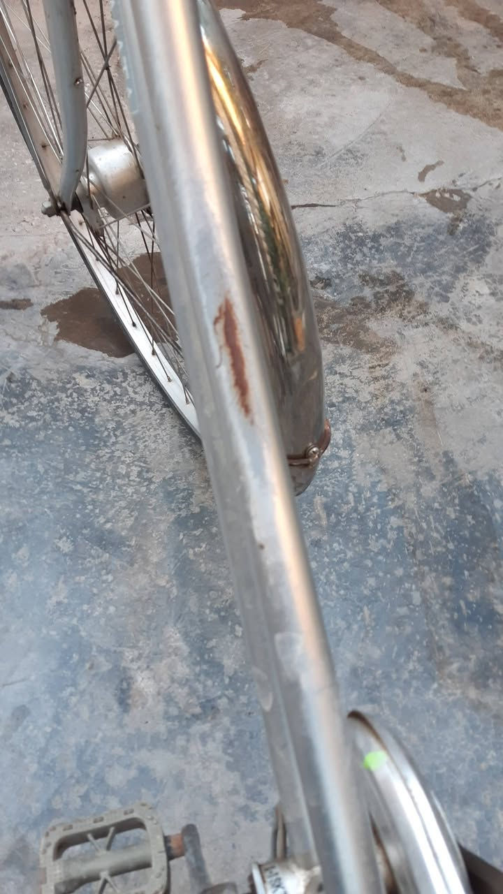 باسكيل لبيع بآلة ياباني بس شخطدراجة نقل/تنقل يابانية كلاسيكية (Mata / Miyata style) مخصصة للاستخدام اليومي داخل المدينة.دينامو/دينامو محور): متصل بمحور العجلة الأمامية للإضاءة أثناء القيادة.جاملغات (واقيات طين): كروم أمامية وخلفية للحماية من الماء والأنقاض.
باسكيل لبيع بآلة ياباني بس شخطدراجة نقل/تنقل يابانية كلاسيكية (Mata / Miyata style) مخصصة للاستخدام اليومي داخل المدينة.دينامو/دينامو محور): متصل بمحور العجلة الأمامية للإضاءة أثناء القيادة.جاملغات (واقيات طين): كروم أمامية وخلفية للحماية من الماء والأنقاض.
اللون:فضي
العنوان:الدورةشارع ستين
السعر:100
لتواصل:***********
