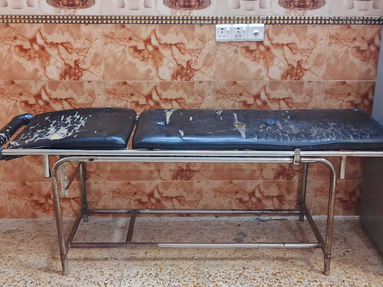 ثلاجة نضيفة جدا مامصلحة حجم 24 ب350 بيها
زوالي ام الريشة ب25
الحمرة والزرقاء على 20 والصغار على 10
سدية ب60 بغداد الزعفرانية الرقم ***********
