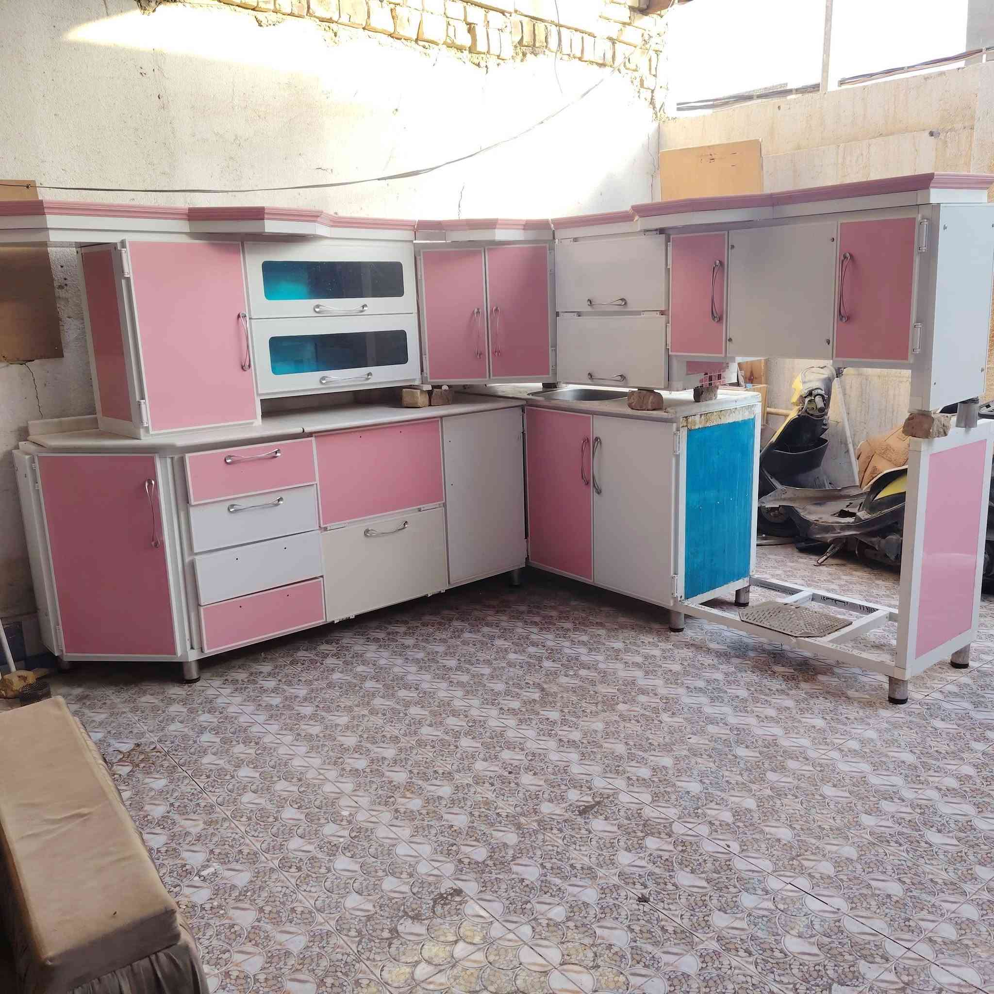كاونتر ضخم خمس أمتار طابقين ملحق ابو الاناره تسكام.. سطح مرمر كامل نضافه فول.. مع شافة دهون للبيع العنوان الديوانيه اتصال ***********

