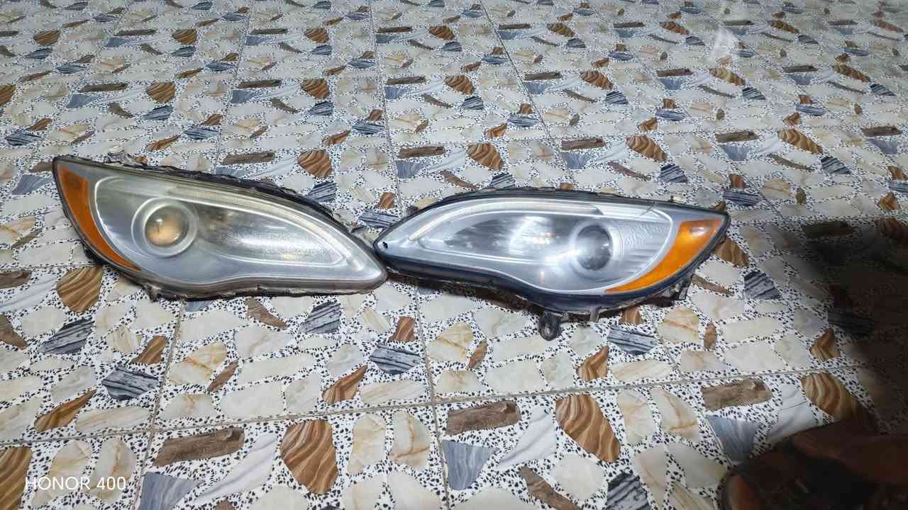 السلام عليكم زوج لايتات نظيفات كلش كاملات C200موديل ١٢  اتصل وتشلع عيوني ***********

نص مكتوب في الصور:
- HONOR 400