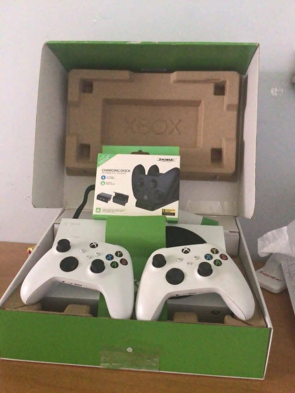 اكسبوكس سيرس اس
🎮 للبيع Xbox Series S – إصدار 2022

جهاز استخدام قليل ونظيف ✅
🔹 الجهاز ما مفتوح ولا متصلّح سابقاً لوك ستكر
🔹 جميع ملحقاته موجودة وياه
🔹 يدتين أصلية عدد 2 🎮
🔹 كيبل الكهرباء + HDMI
🔹 إصدار 2022

💰 السعر 420,000

✅ شرط الفحص والتجربة قبل الشراء

📩 للاستفسار واتساب ***********

#Xbox #XboxSeriesS #اكس_بوكس #اكس_بوكس_سيريس_اس #العراق

نص مكتوب في الصور:
- للبيع Xbox Series S استخدام قليل الجهاز غير مفتوح كافة الملحقات موجودة يدتين أصلي إصدار 2022 شريط الفحص اطلب الآن جهاز نظيف ومحافظ عليه جاهز للعب والاستمتاع جودة أصلية 100% بيع مباشر وآمن