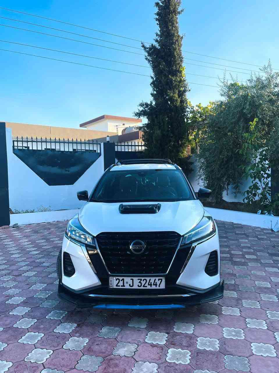 Nissan kicks 2021SR
سەیارەکە فولە 43000 حەقیقی ڕۆشتوە بۆیاخی نیە 
کوشن هیتەرە سوکان هیتەرە ڕادارو خەتی جادەیە تەحدید سورعەیە بەشەرتی تەقەو ڕەقە چرکەی تیانیە بەناوی خۆمانەوەیە
چوار تایەی تازەی لەسەرە 
سعری  157گەڵاو معامەلە
***********
شوێن سلێمانی السليمانية, العراق

