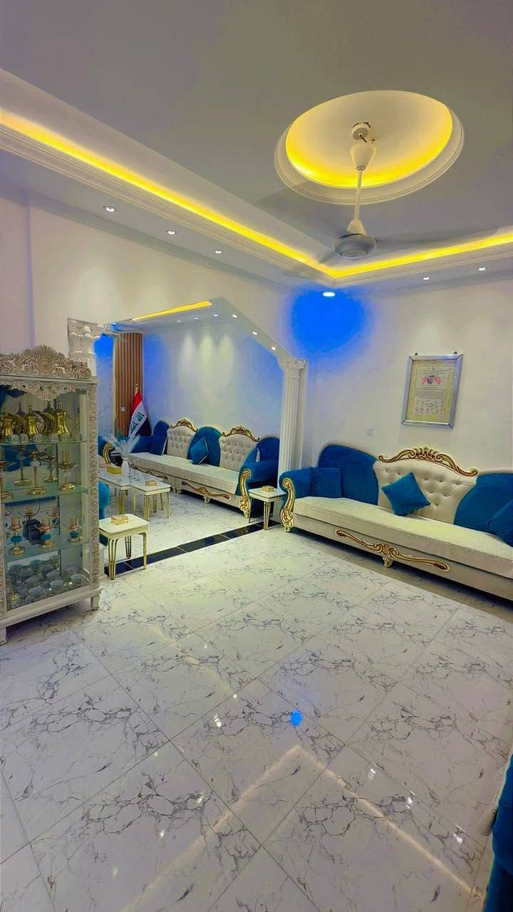 السلام عليكم
بعد التوكل على الله دار للبيع مساحة 100متر يحتوي على مطبخ ومضيف وصاله اما الطابق الثاني يحتوي على ثلاثة غرف وبيتونه كبيره 
العنوان بعقوبة التحرير قرب المعهد التقني للاستفسار على الرقم التالي 
***********
