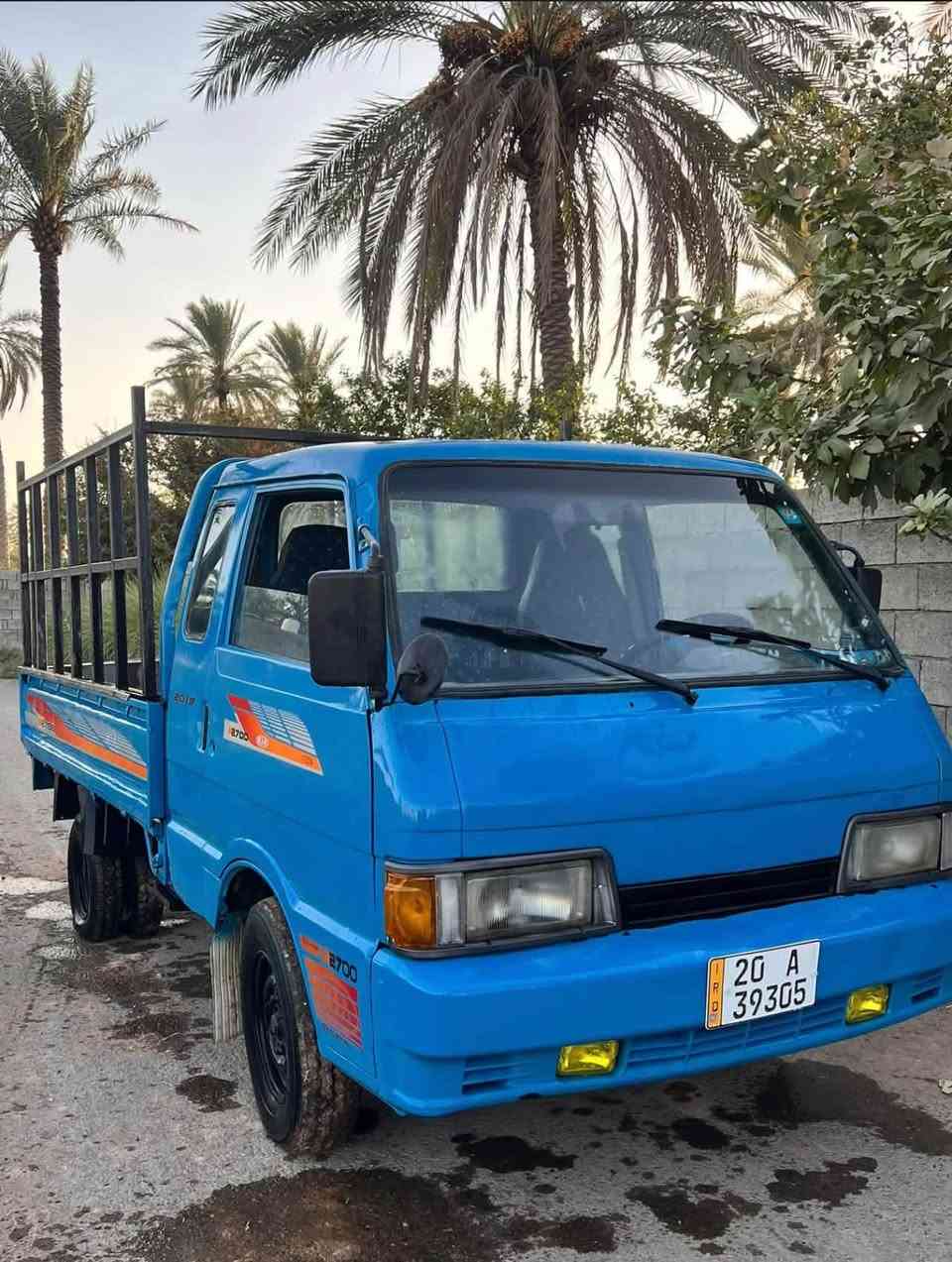 بسم الله الرحمن الرحيم 

كيا بنكو 93 قمارة وربع 6 چنگال 
كير محرك اكسل شاصي رقم شاصي كفاله
صدر وباور ومشط كله معمر جديد 
تخم تاير خلفي جديد غرفه دوشمه جديده
رقم ديالى انكليزي بسمي سنويه لل 31 
مصبوغة للجمالة 
مكاني صلاح الدين الضلوعيه 
سعرها 43 
***********
