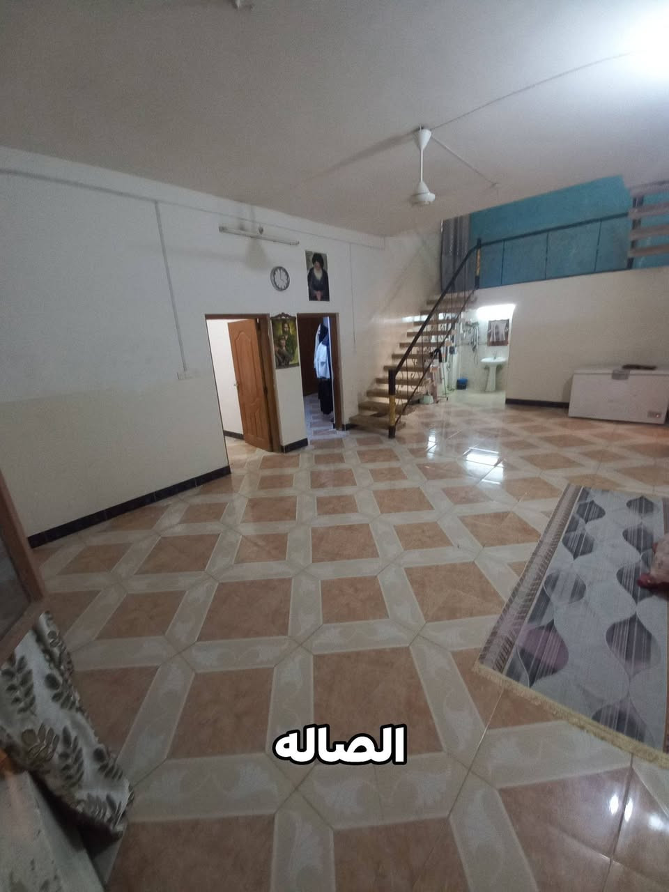 السلام عليكم
بيت بشارع عشرين 

طابو صرف 

الشارع تبليط فول خدمات 

المساحه 200 وبي زايد 
 
غرفه نوم 3 ولغرفه الفوك حمام بيه .. ستقبال.. ومطبخ.. وحمام داخل البيت.. وتواليت خارجي..  وصاله ولخريطه مالته حلوه 

السعر 250 وبي مجال 
. 
.. للستفسار ***********
