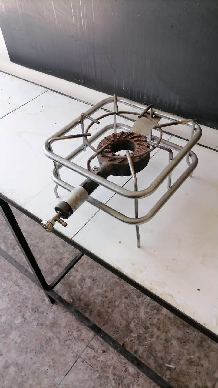 سلام عليكم
للبيع غراض جديد مستخدم قليل طباخ مع المحتويات 
و طباخ صغير 
جامخانه 
***********
