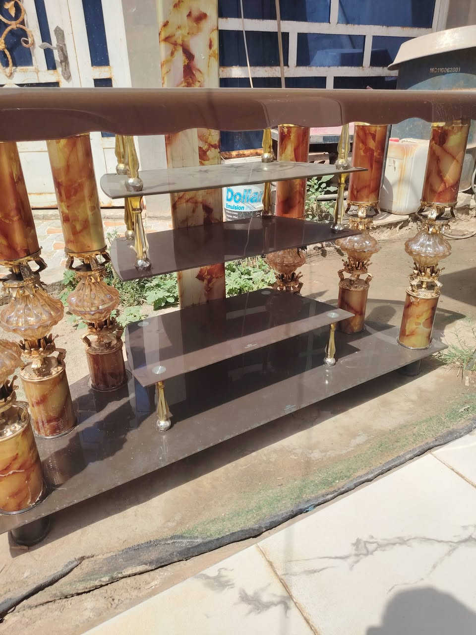 السلام عليكم اخوان عندي ميز تلفزيون ست ارجل هذا اجة منة قليل بالسوق زجاجي وبسعر مناسب 42الف وبي مجال للشراي مكاني حلة ***********
