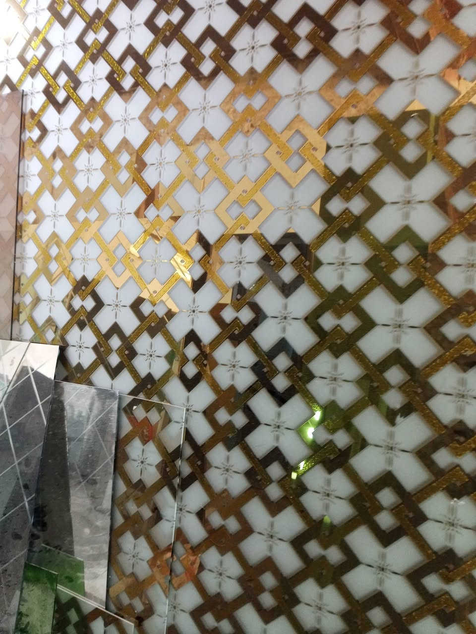 الشمري لبيع وتركيب انواع الزجاج وصبغ الدور السكنيه وعمل الواجهات الخارجيه من ماده الفوم وعمل السقوف الثانويه والجبس بورد والبوردكس الخارجي   ***********

