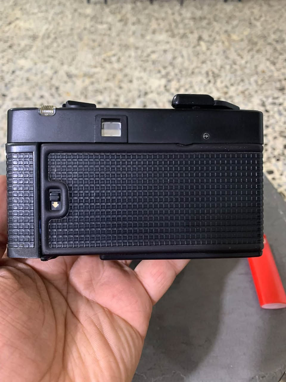 السلام عليكم عندي كامرا فوتو كوداك يابانيه اصليه قطعه اثريه تحفه شغاله فقط باب الباتري ضايع عنواني زيونه سعرها١٢٥٠٠٠الف ***********
