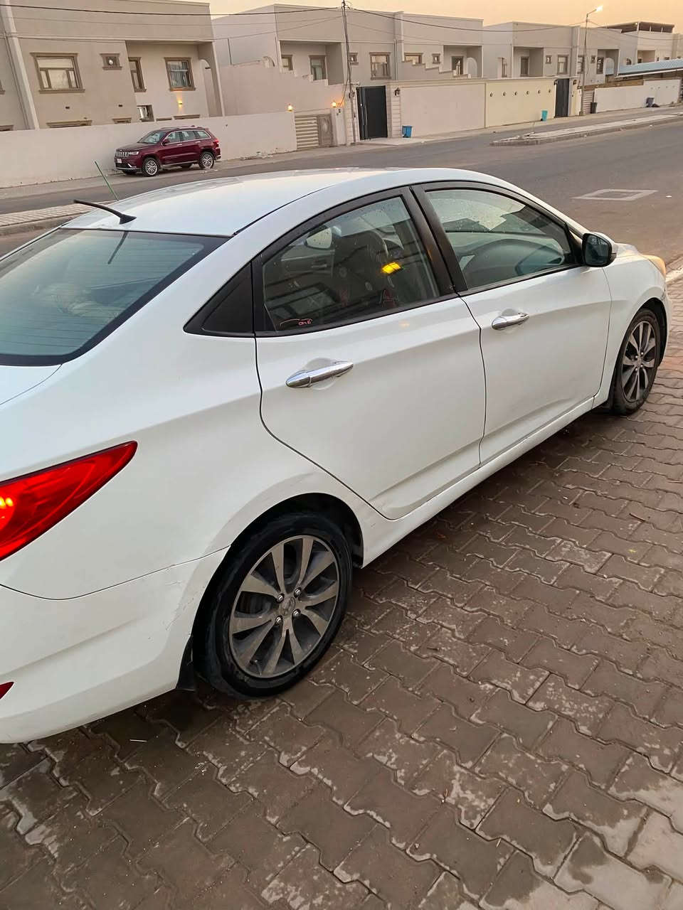 السلام عليكم اكسنت للبيع 13 خليجي محرك 1600 قطرتين محرك وكير جيدات تبريد ممتاز  رقم نجف باسمي سنوية 27 جاملغ امامي مبدل قليل صبغ باب السايق على كد شبر والجاملغ الخلفي ايضا على كد شبر بالذيل وشخوط بسيطة باب الصدر ومربع قليلة صبغ السعر 87 العنوا ن النجف الاشرف  موبايل ***********
