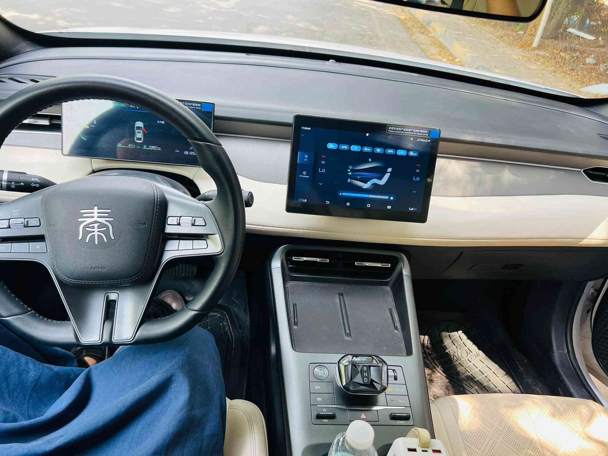 سلام عليكم عندي BYD كن بلاص 2025 . بدون لوحات تسجيل مباشر . ماشيه الكلي 26 الف . داخل ابيض المرغوب . مكفوله كفاله عدى رصعتين فقط . السياره جاهزه من كلشي وعلى وضع الشركة بعدها . مكان السيارة النجف الاشرف . سعرها 20 مليون وبيها مجال بسيط جدا للاستفسار ***********
