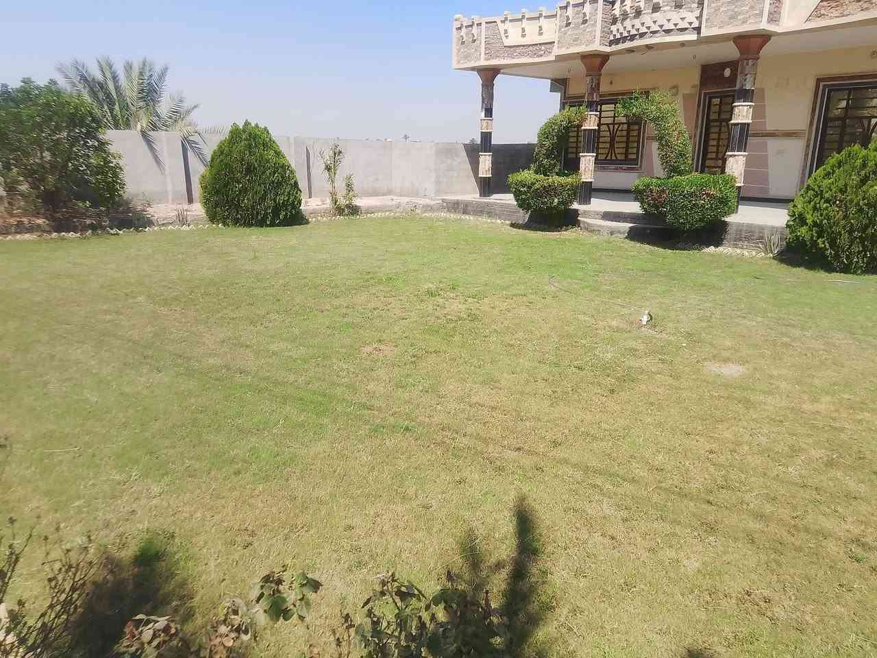 بيت يجار معا كاع 7دونم متوفر ماء وكهرباء وسحب ومادرس وتبليط لباب لبيت اليوسفية معمل زينب شارع لوزير ***********
