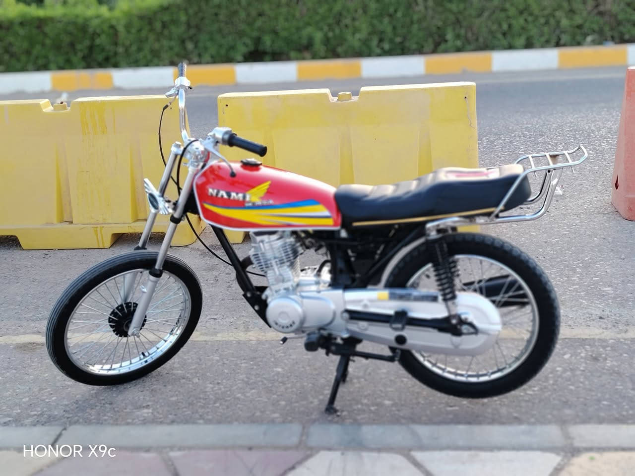 سلام عليكم دراجه البيع ما مفتوحه السعر 650 وبيها مجال قليل ***********واتساب

نص مكتوب في الصور:
- HONOR X9c