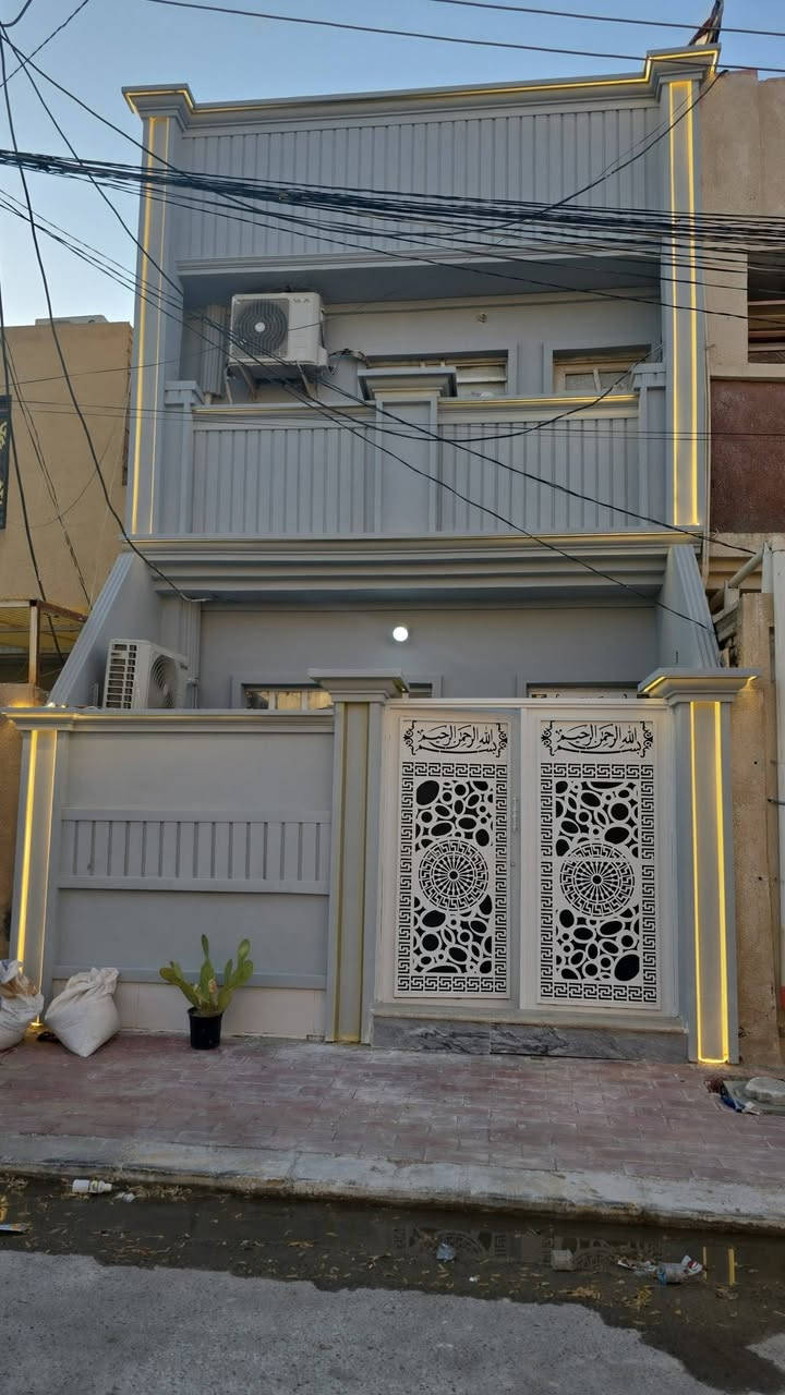 السلام عليكم بيت 100متر طابقين بناء جديد طابو صرف بسمي بيت كامل على اخر حبايه مابي نقص موقع ممتاز ثالث بيت عن الشارع ملحق المعلمين مقابل حي القادسية السعر 140 اتصال *********** يرهم مرواس
