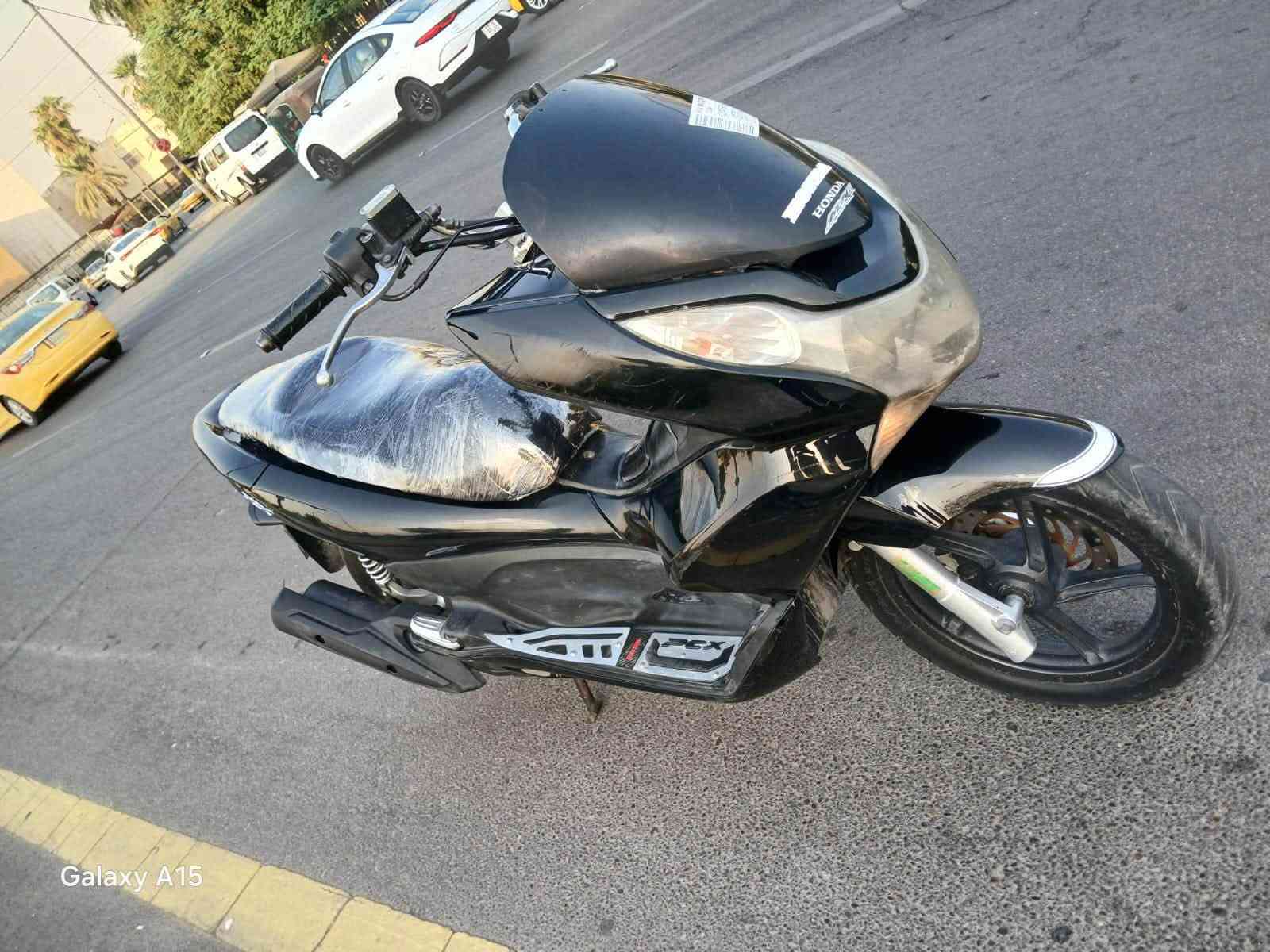 دراجه pcxجيل اول   دراجة  كلها ابلاديه شرط النضافه دراجة مال رمبه مال معرض المديل 2016 ماخذها رمبه اوراق المعرض موجوده يعني مو مال شارع السعر مليون و400الف 
حساس ازدحام كفاله عامه الدراجه على ايدي شوفت عينك ياباني الاصليJF جديده مكاني بغدادالكرخ اي استفسارالاتصال على رقم ***********

نص مكتوب في الصور:
- Galaxy A15